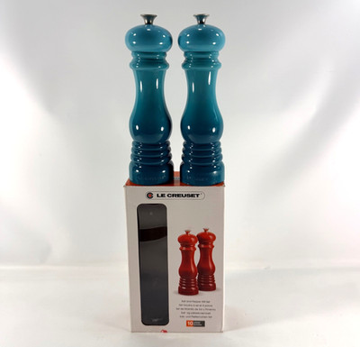 Le Creuset Acrylic Manual 8'' Salt & Pepper Mill Set Caribbean ''T'' New Open Box