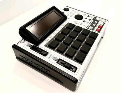 Akai MPC 1000 Custom – 128MB RAM – JJOS2XL – New Fat Pads – Tilted
