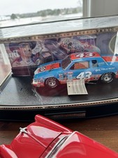 Richard Petty Cards and Autographed Memorabilia Buying Guide
