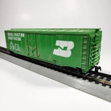 TYCO HO Gauge Burlington Northern 50' Plug Door Box Car BN No. 100024 Train