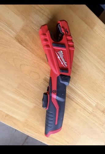Milwaukee 2471-20 M12 Cordless Copper Tubing Cutter USED