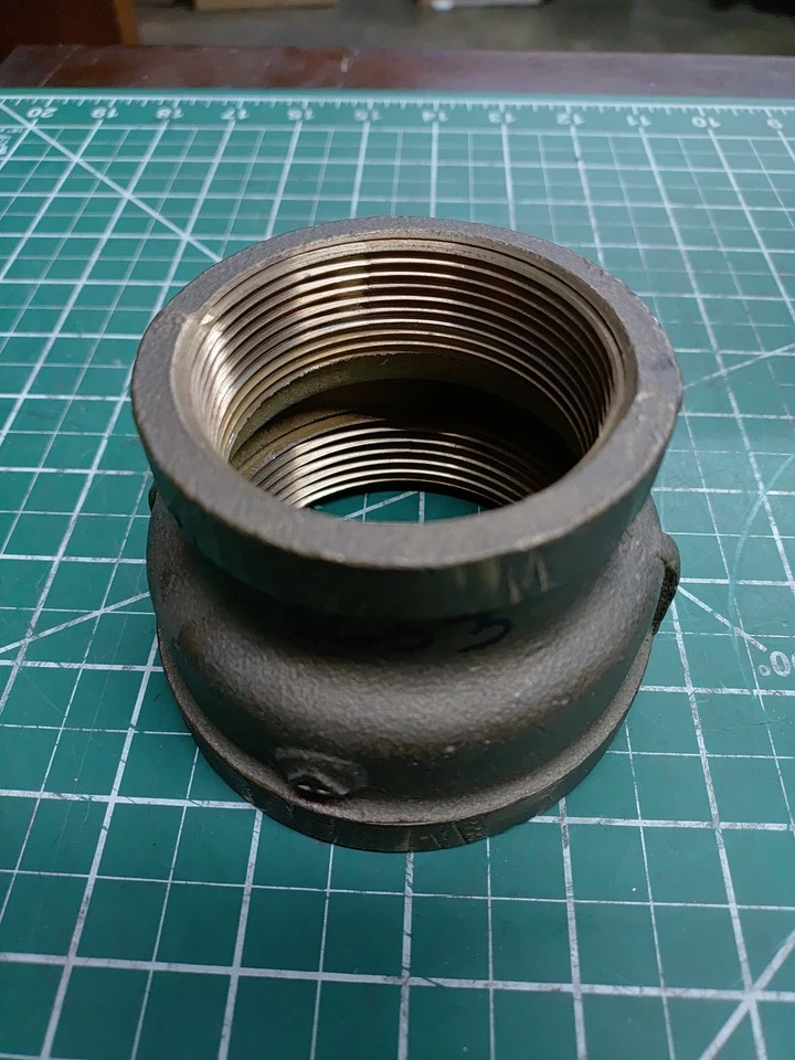 RB-33300-40-32 Cast Red Brass Reducer Coupling Female 2-1/2 NPT x Female 2 NPT - Image 3 of 3
