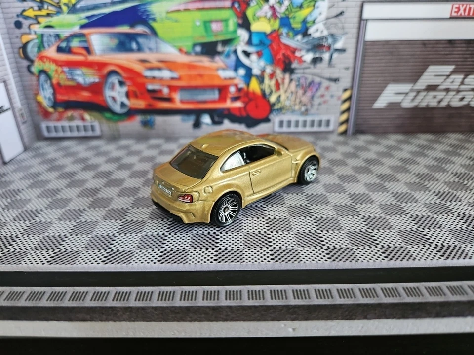 Matchbox 2013 BMW 1M/M1 Gold Combine franqueo en muy buena condición+ Foto 3 de 4