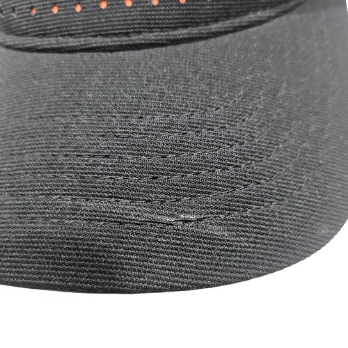 Black & White Trucker Hat With Orange Accents & Cat Design - Imagen 5 de 9