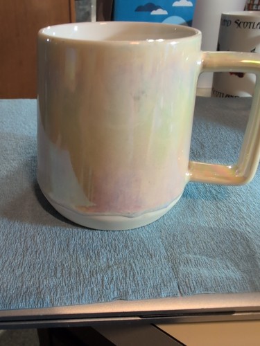 Starbucks Coffee Iridescent Pearl Melt Drip Mug 2019 – 12 oz. Collectible - Picture 2 of 3