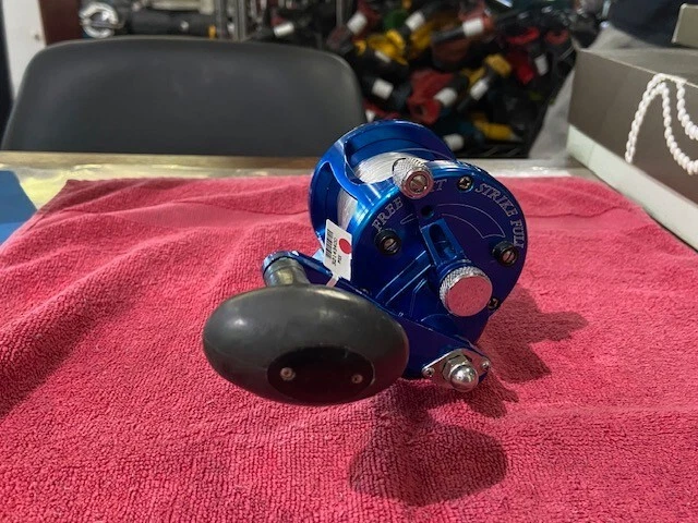 AVET REELS LX4.6:1 蓝色右手轮 状况良好 免运费!! — 第 3/4 张图片