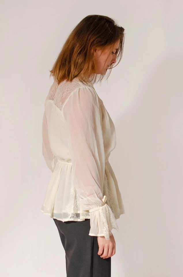 River Island Lace Pussy Bow Blouse Ivory Cream Covered Buttons Peplum - Image 3 of 4