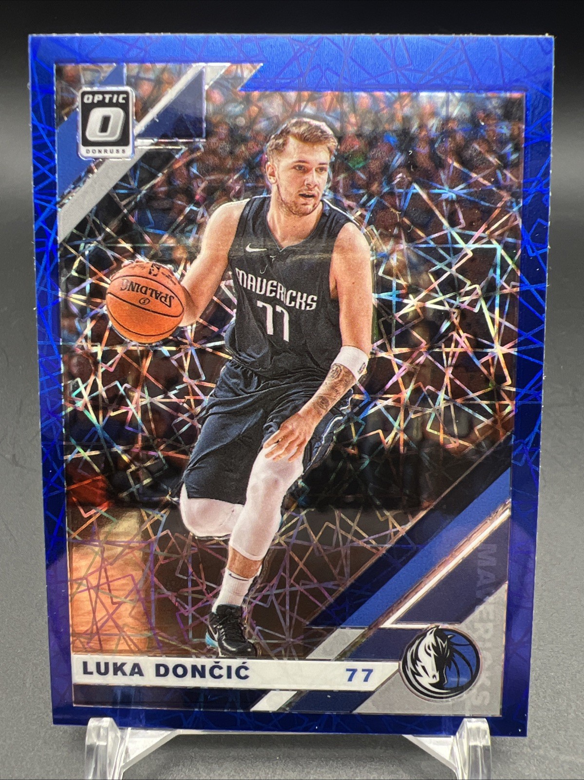 2019 Panini Optic Blue Velocity Prizm #16 Luka Doncic Dallas Mavs LA Lakers
