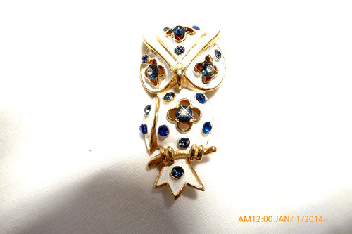 RARE VINTAGE CROWN TRIFARI WHITE BLUE ENAMEL "PET SERIES" OWL BROOCH