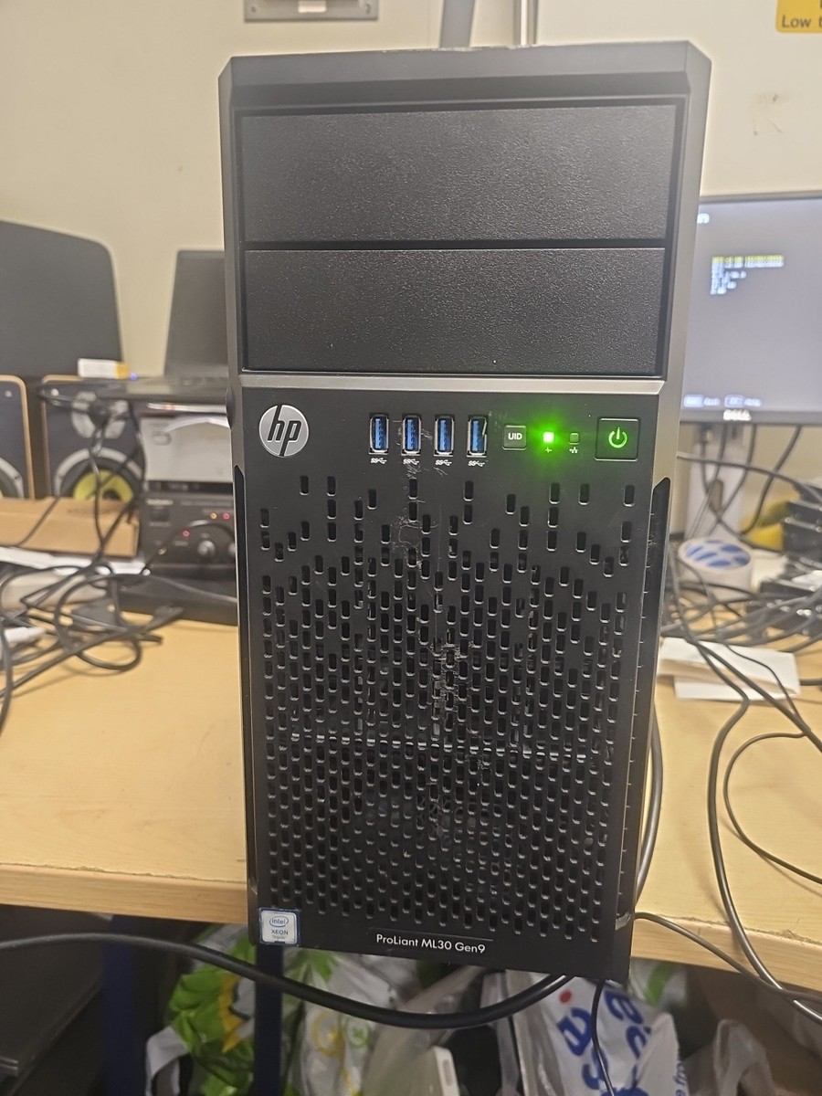 サーバー HPProLiant ML30 Gen9 Xeon E3-1240Lv5 8GB ProLiant ML30 Gen9 P9H27A HPE Xeon Processor E3-1240 v5 3.50