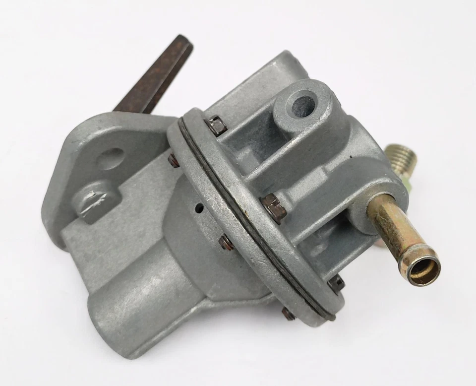 Bomba de combustible mecánica Carter M60098 para Toyota Land Cruiser 4,2 L 1975-1977 Foto 2 de 4