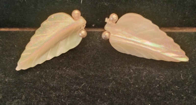 Mother of Pearl Sea Shell Clip On Earrings Vintage Estate Jewelry