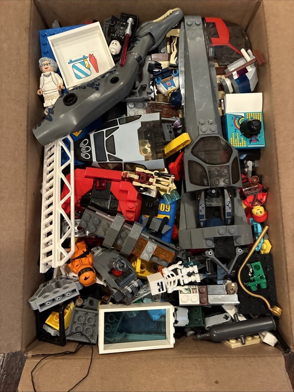 Lego Lot Star Wars And Other Themes Lot Of Minifigures Parts And Pieces