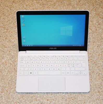 Asus VivoBook X206HA 11,6  Win 10 Home-64Bit  2GB-DDR3 32-GB EMMC + 128GB MicrSD