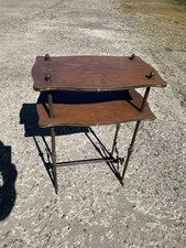 TAVOLINO VINTAGE CON STRUTTIRA IN OTTONE LAVORATO E RIPIANOI IN LEGNO