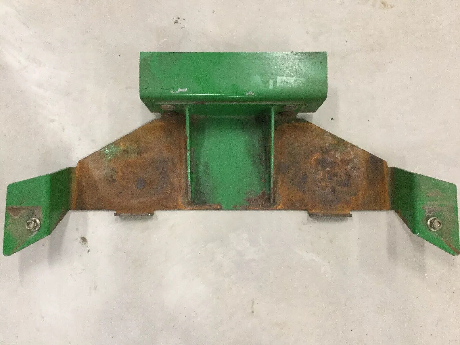 John Deere 737 757 777 797 Lower Front Weight Bracket TCA16694 2022, najnowsza praca