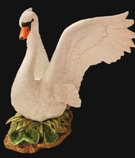 HOMCO Masterpiece Porcelain Swan Figurine 1987
