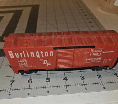 HO Scale  Burlington DF Route'' CB&Q 40  Freight Train Box Car Vintage RTR! USED