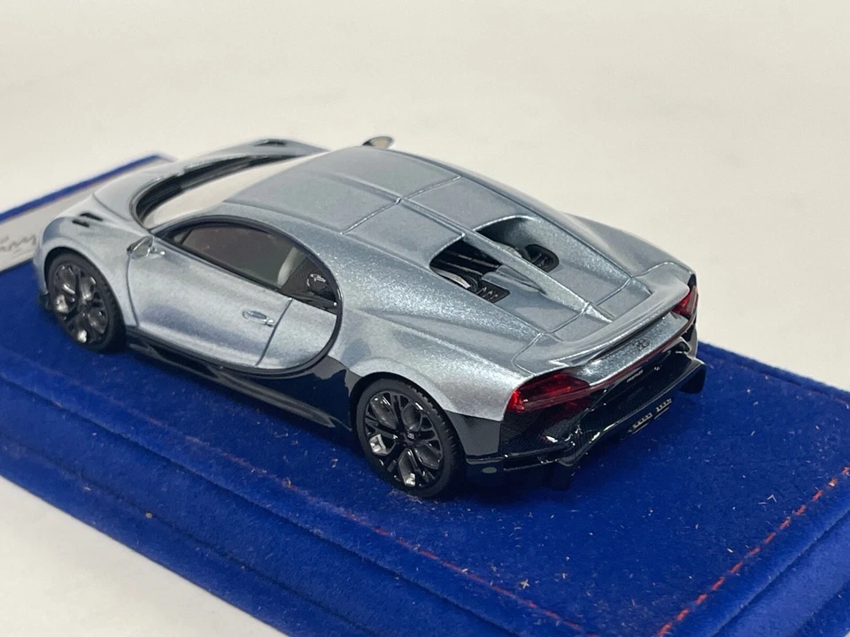1/43 Looksmart BUGATTI Chiron Profile Argent Atlantique blue Suede Base LS545A - Image 2 of 4