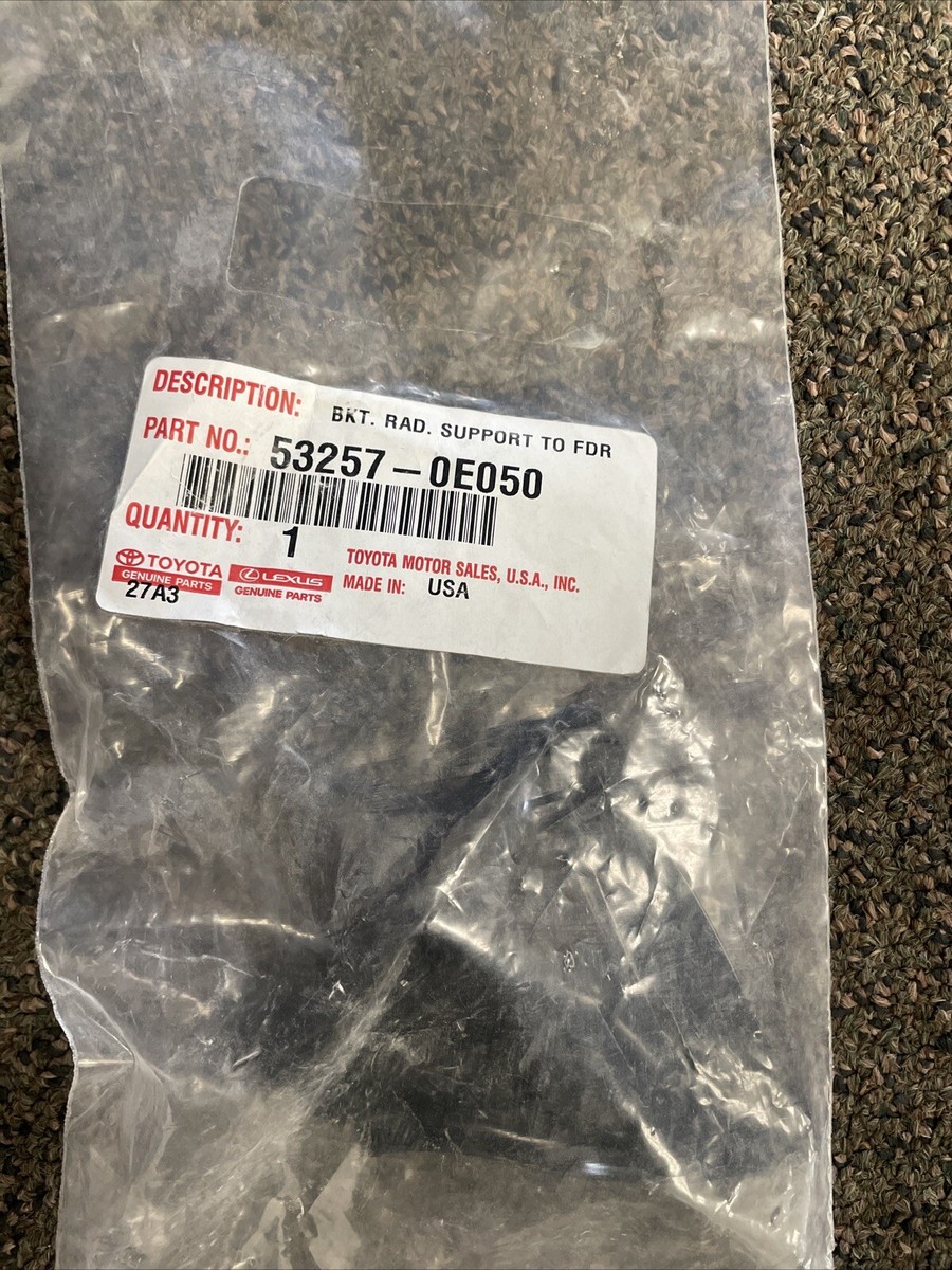 Genuine OEM Toyota 53257-0E050 Lower Fender Mounting Bracket 2011