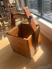 Ancien seau chinois de récolte de grains de riz en bois avec manche en bois