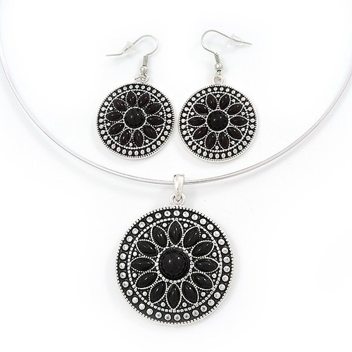 Black Medallion Flex Wire Necklace & Earrings Set In Silver Plating - Adjustable - Picture 2 of 6