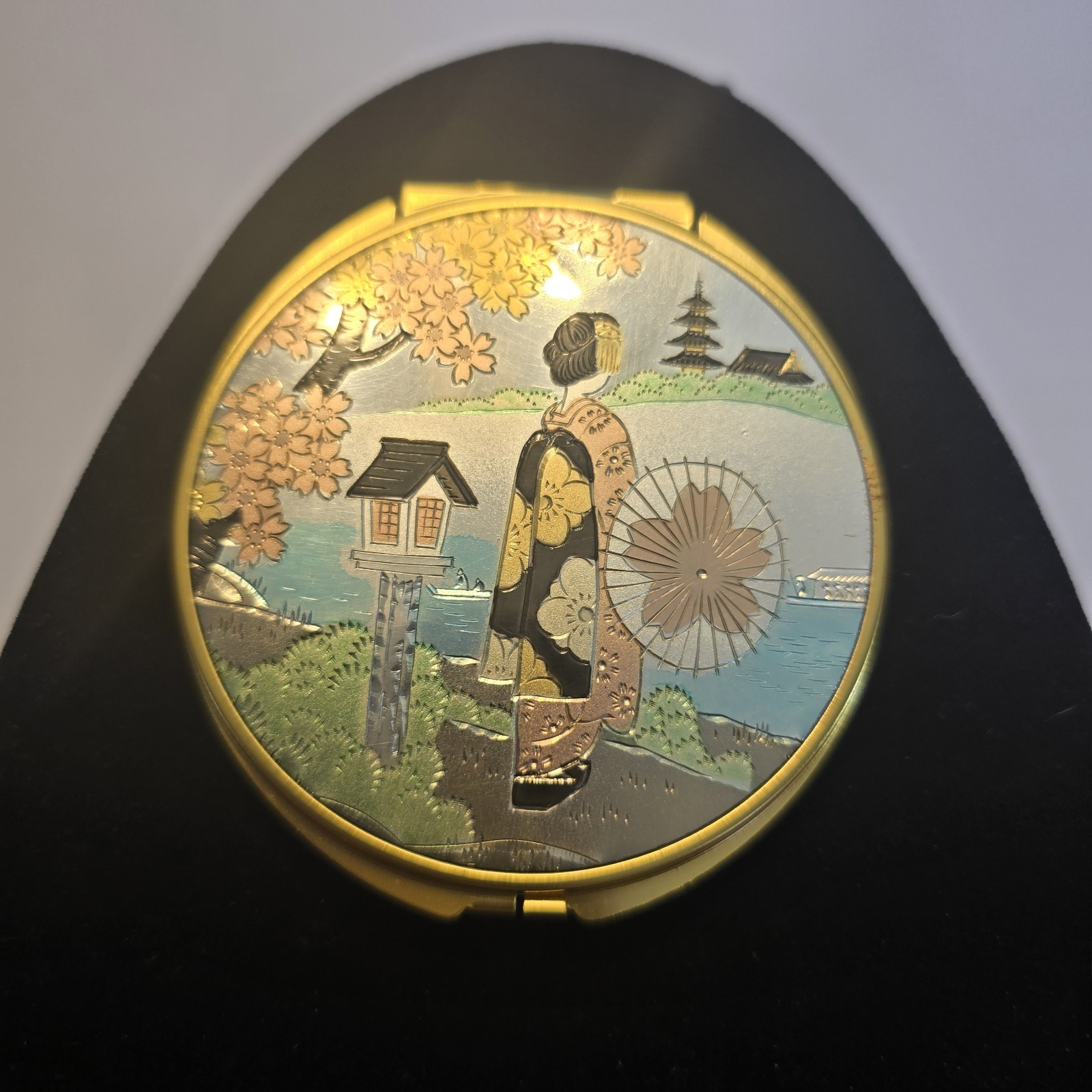 VINTAGE JAPANESE CHOKIN METAL ART COMPACT CASE