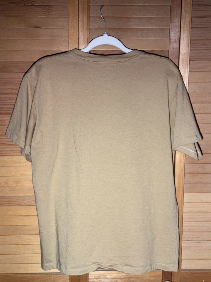 Camiseta Gucci Hombre Logo Espejo Camel con Diseño Púrpura y Amarillo, Talla XS Foto 2 de 4