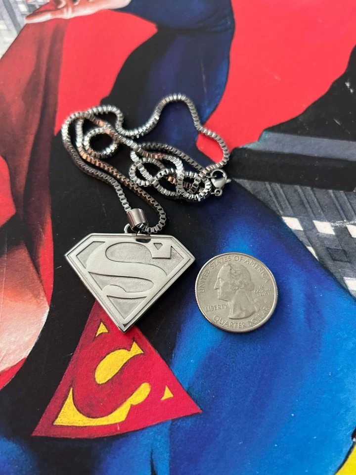 Superman Collar Colgante Hombre Quirúrgico Acero Inoxidable Envío Gratis Foto 3 de 3