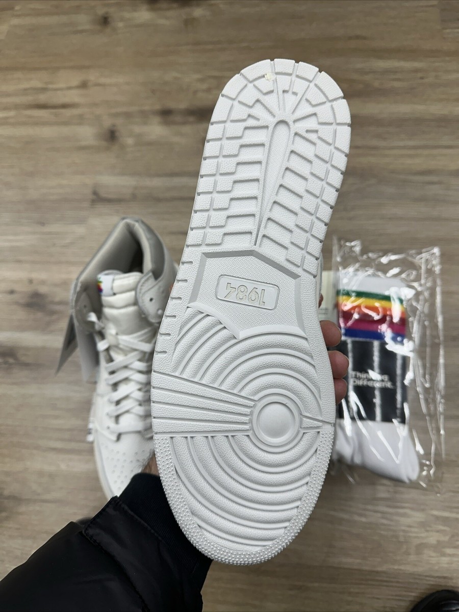 靴 Thinking Different Air Mac Thinking Different Load Up an 'Air Mac' Custom Sneaker