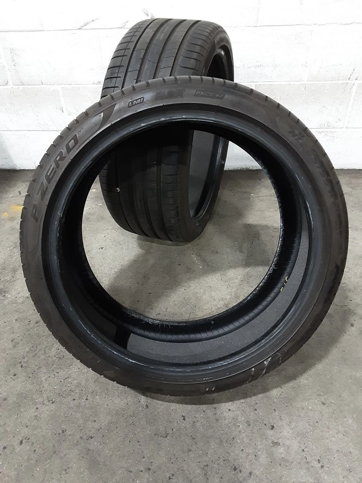 2x P265/35R21 Pirelli P Zero PZ4 LM1 Elect 8/32 Used Tires - Image 2 of 4
