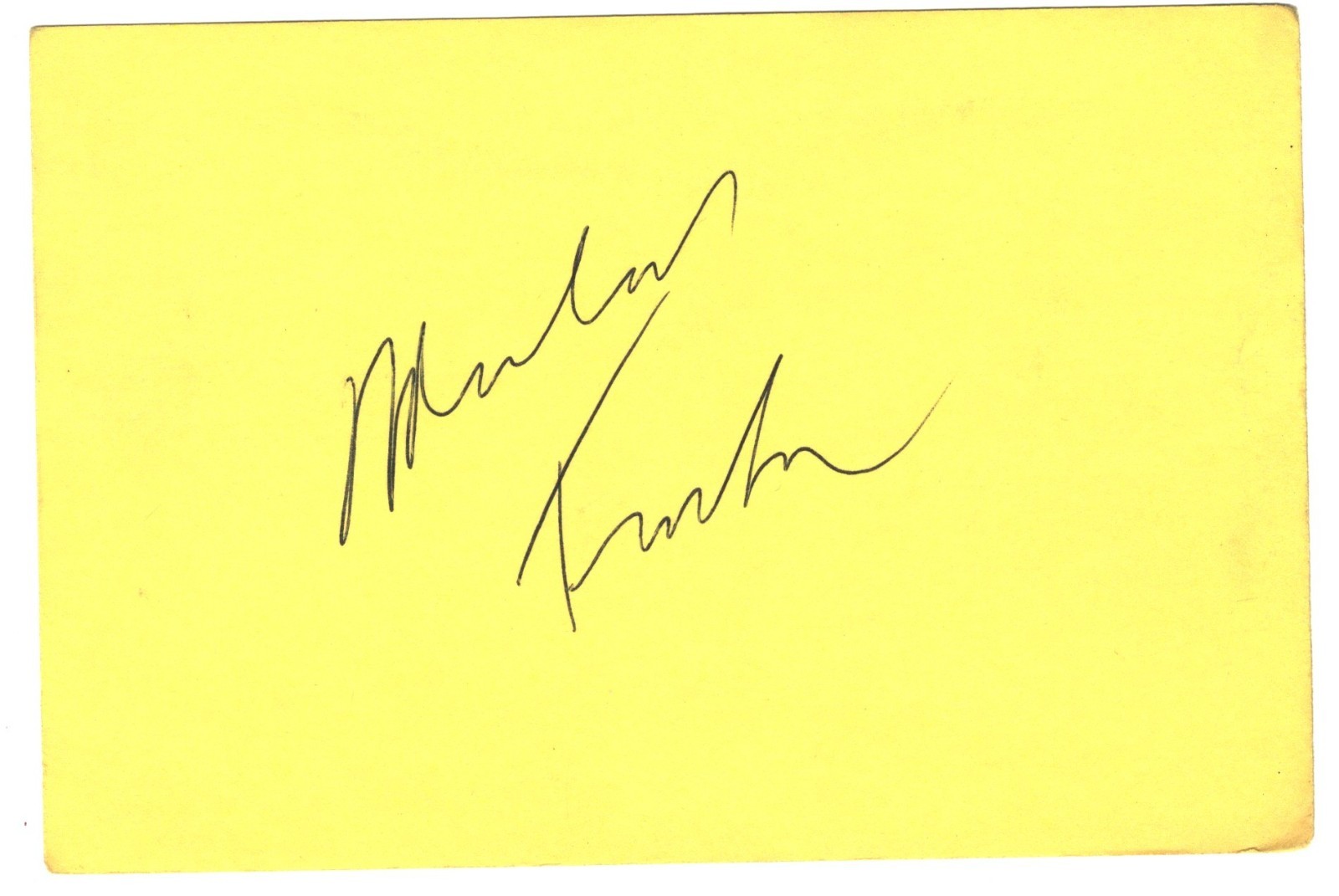 ACTRESS MICHAEL TUCKER AUTOGRAPH ON YELLOW CARD STOCK