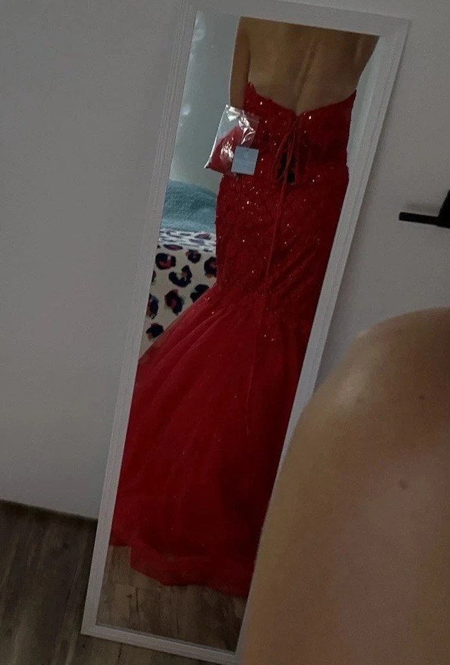 Nuevo con etiquetas Vestido de Baile Andrea and Leo Rojo, Talla 12 Foto 4 de 4
