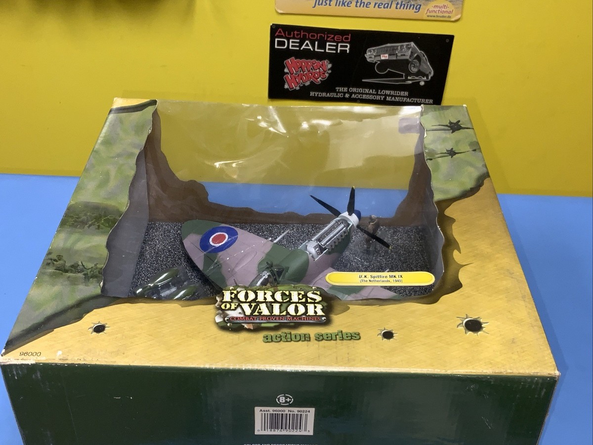 Unimax Forces of Valor WWII U.K SPITFIRE MK IX Diecast 1:32 Scale