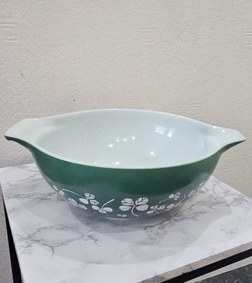 Vintage JAJ Pyrex Cinderella Rührschüssel im grünen Kleeblattmuster 60er Jahre