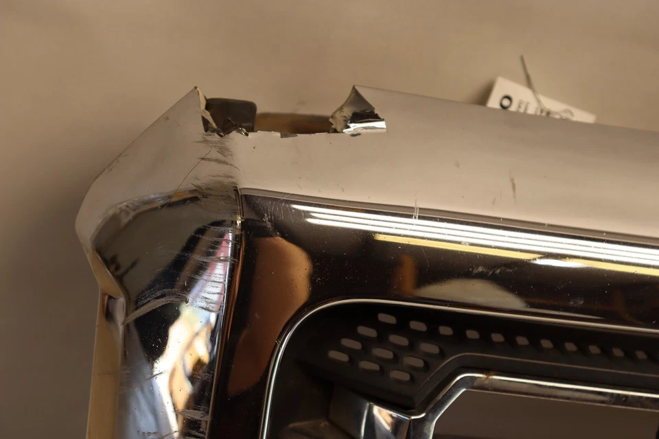 2015-2019 GMC SIERRA 2500 HD GRADE DIANTEIRA PRINCIPAL CROMADA FABRICANTE DE EQUIPAMENTO ORIGINAL - Imagem 2 de 4