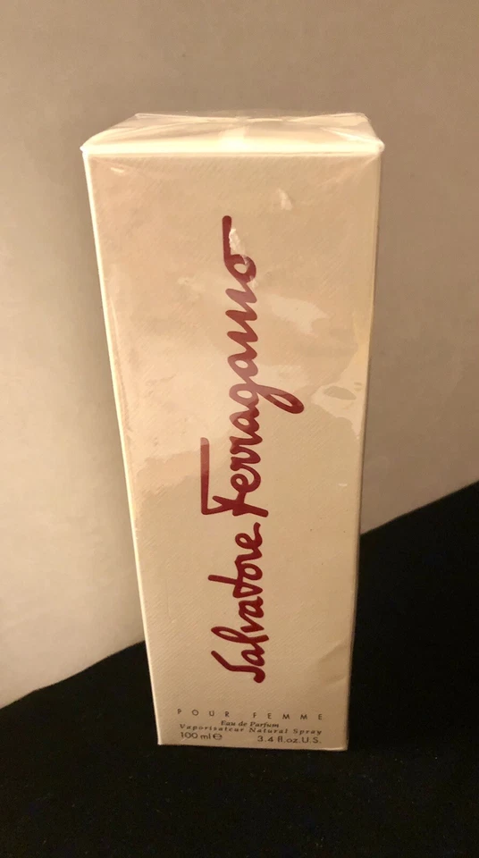 Salvatore Ferragamo 全新未拆封盒 POUR FEMME 3.4 液量盎司 GR8淡香精礼品 — 第 3/4 张图片