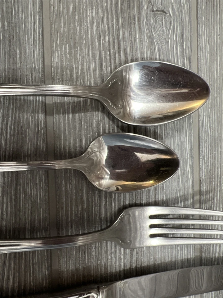Reed & Barton  4 Piece Place Setting 18/8 Stainless Flatware Korea - Image 2 of 4