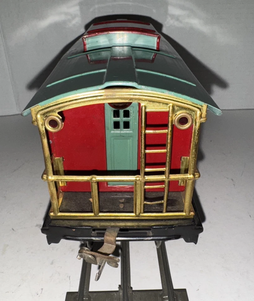 LIONEL PREWAR STANDARD GAUGE 217 ILLUMINATED RED/GREEN CABOOSE - Image 4 of 4