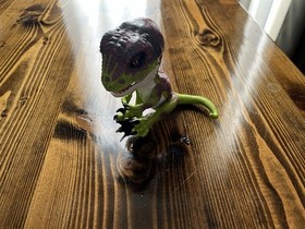 Wowwee Fingerlings Untamed 6 Pack  Dinosaurs Raptor And T-Rex(Read Description)