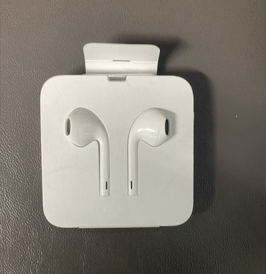 Genuine OEM Apple EarPods With Lightning Connector, Earbuds White Open Box