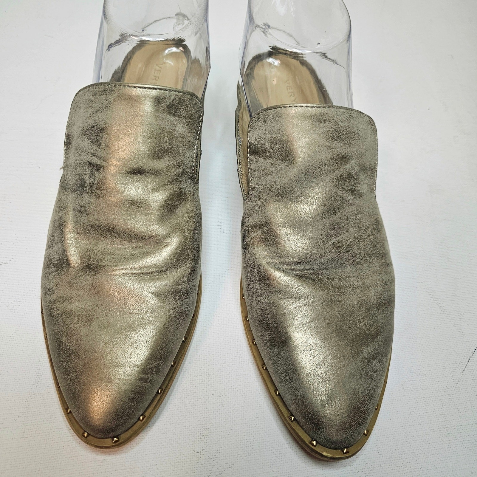 PANTOFOLA D’ORO Pantofole slipon molto volatili LA taglia 8 vegan in pelle invecchiata oro. Piatto. Boho