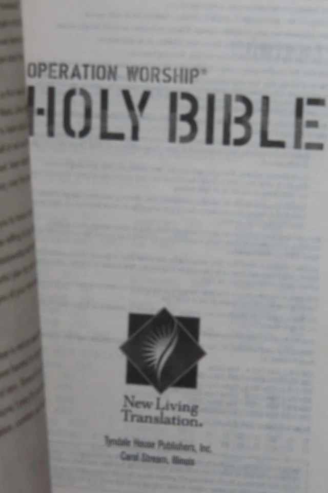 82ND AIRBORNE 2BCT EDITION MULTICAM OPERATION WORSHIP HOLY BIBLE NLT TYNDAL NOS - Image 3 of 3
