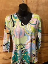 Jean- Pierre Klifa V neck top size Medium NWT retail $89.00 print Pompelo