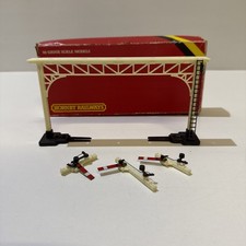 HORNBY R140 Signal Gantry - 00