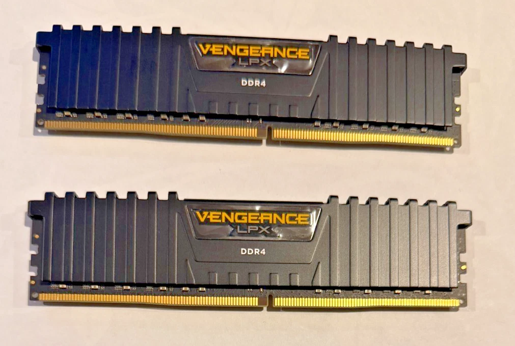 Preços baixos em Corsair DDR4 SDRAM 64 Gb de capacidade Total de
