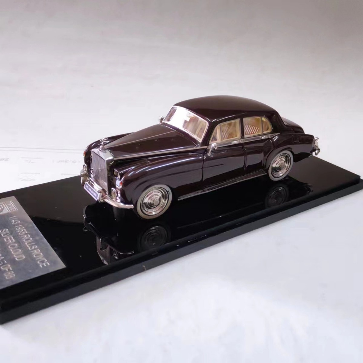TRL Resin Model Car 1/43 1955 Rolls Royce Silver Cloud Limited