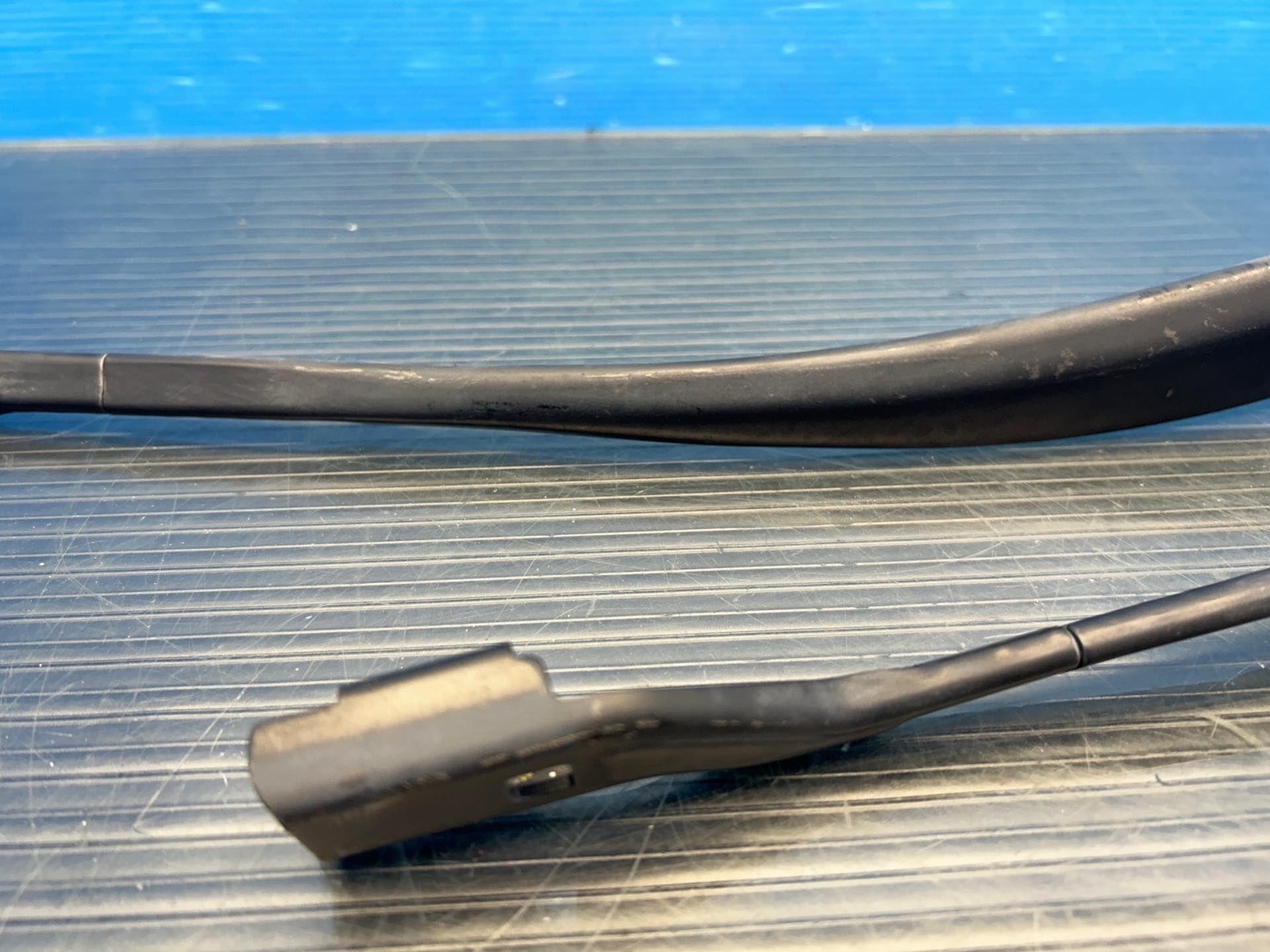 Maserati Ghibli 2014-2017 Front Right Wiper arms Set