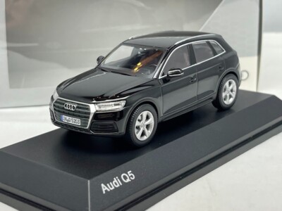 2017 Audi Q5 - Myth Black - 1/43 Scale Diecast Model Car iScale