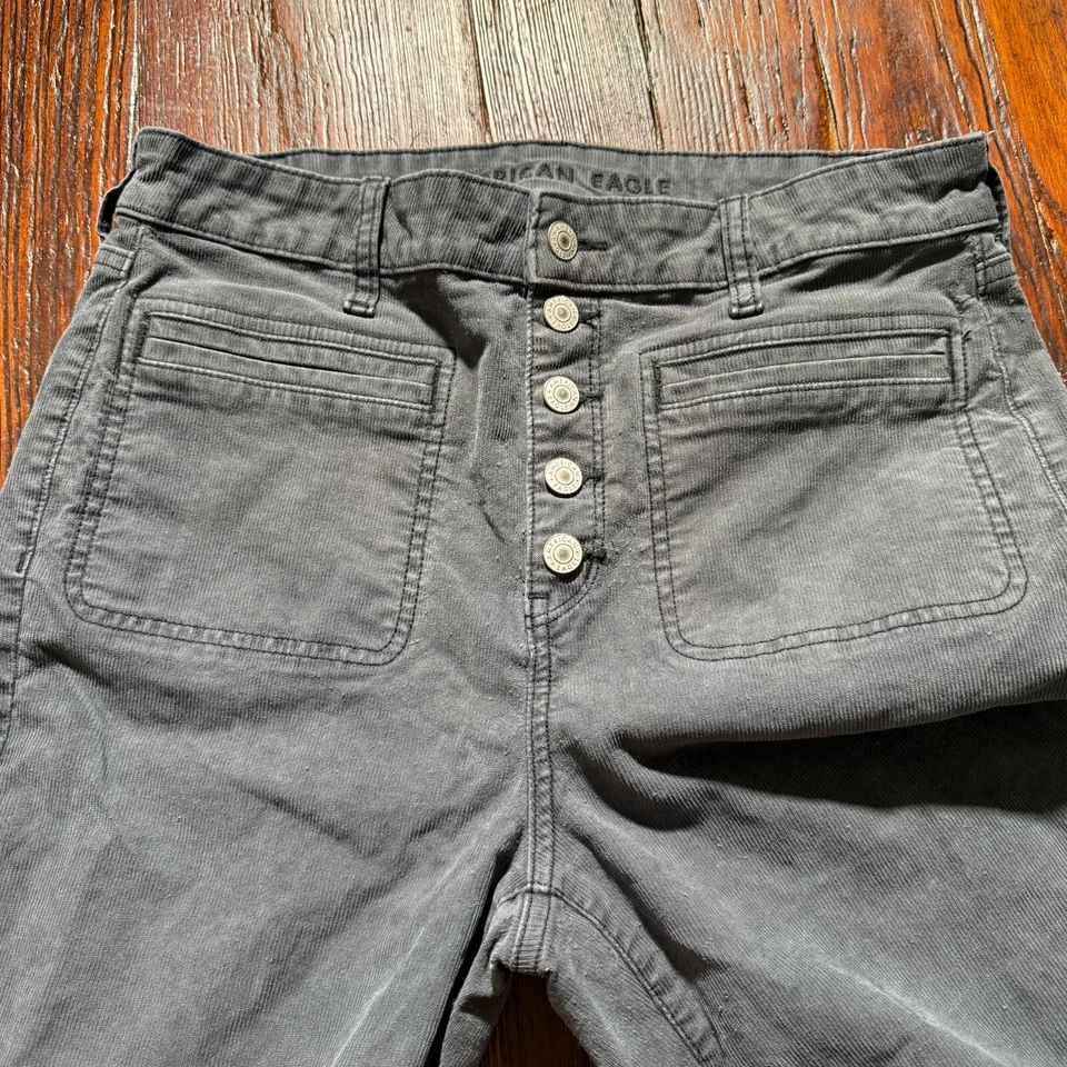 Pantalones American Eagle para mujer 12 gris pana tiro súper alto acampanado botón mosca Foto 2 de 4